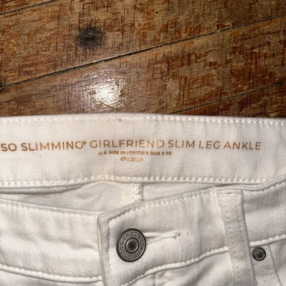 Chico’s Girlfriend slim leg white 0.5/6 normcore jeans - Picture 2 of 3